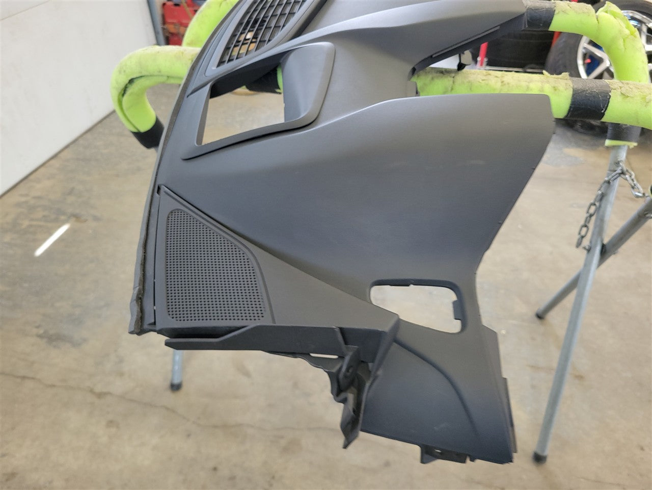 2016 CAMARO UPPER DASH PANEL & RH BAG 33881 - image 1