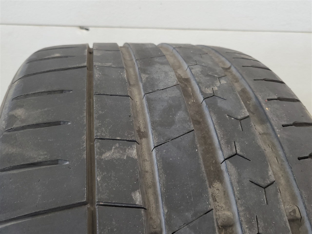 2021 CAMARO CONTINENTAL EXTREMECONTACT 285/30R20 33882 - image 2