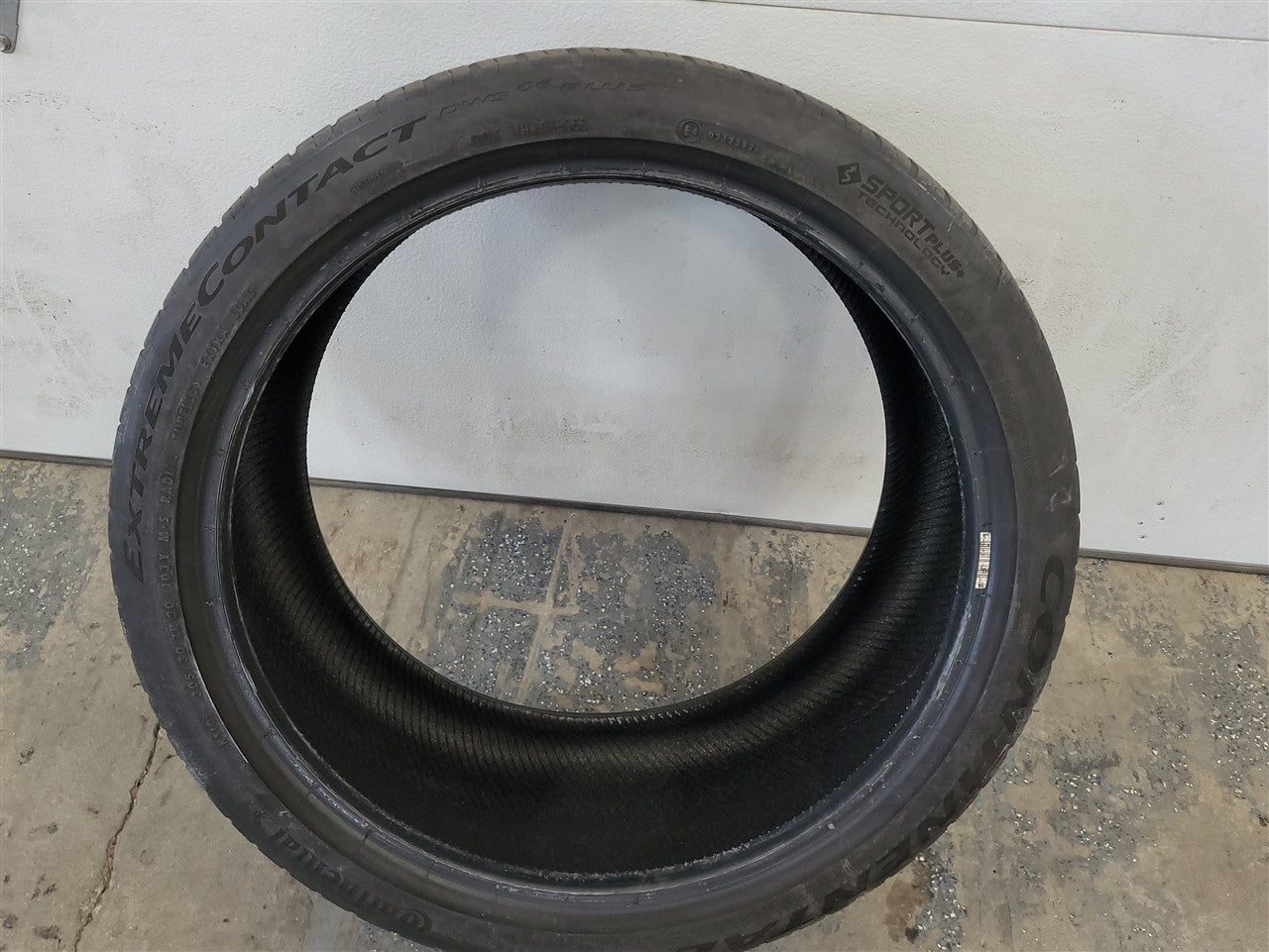 2021 CAMARO CONTINENTAL EXTREMECONTACT 305/30R20 33883 - image 1