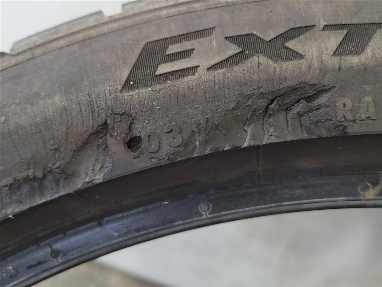 2021 CAMARO CONTINENTAL EXTREMECONTACT 305/30R20 33883 - image 9