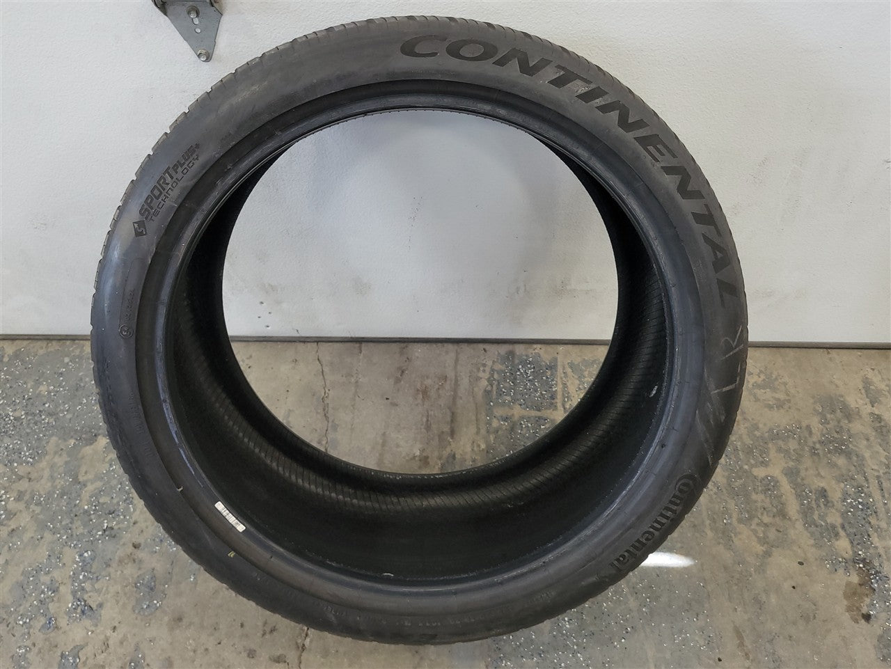 2021 CAMARO CONTINENTAL EXTREMECONTACT 305/30R20 33884 - image 1