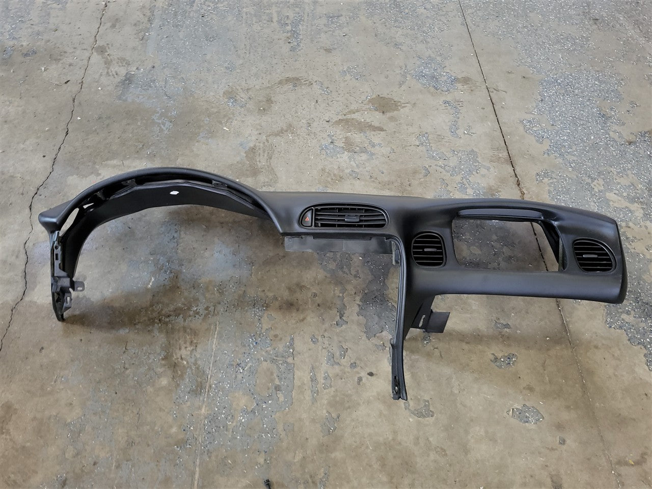 1999 CORVETTE UPPER DASH PANEL PAD BLACK 33889 - image 1