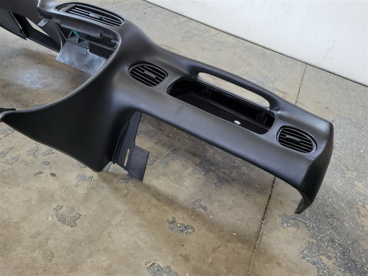 1999 CORVETTE UPPER DASH PANEL PAD BLACK 33889 - image 3