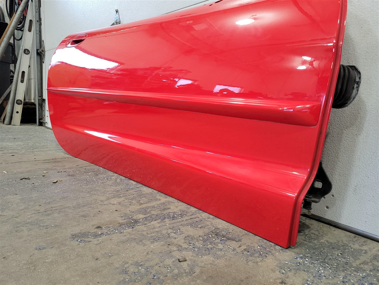 1999 CORVETTE RH PASSENGER FRONT DOOR RED 000 33890 - image 6