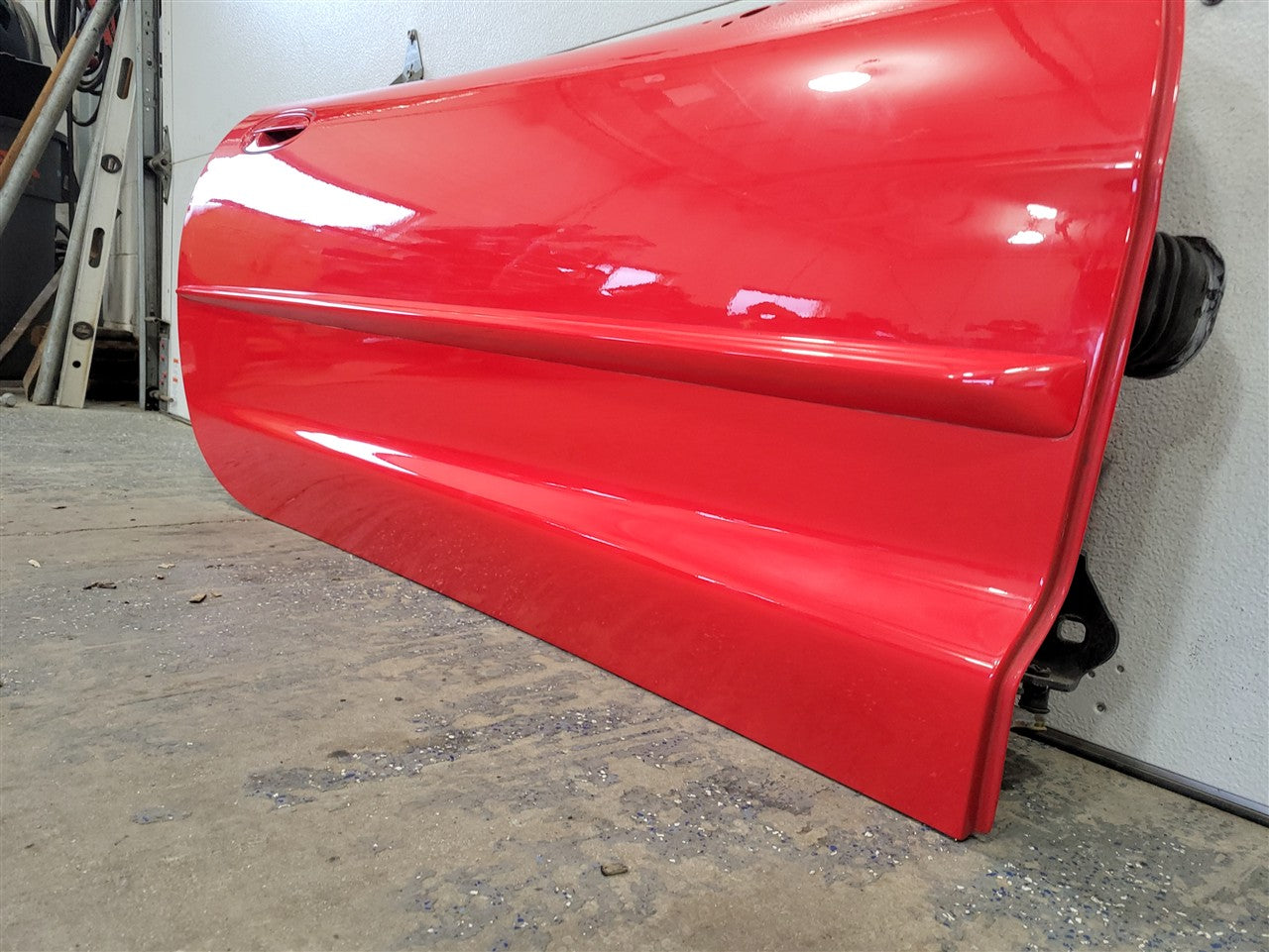 1999 CORVETTE RH PASSENGER FRONT DOOR RED 000 33890 - image 7