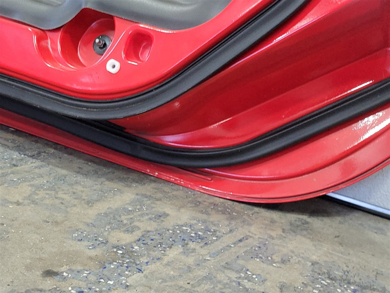 1999 CORVETTE RH PASSENGER FRONT DOOR RED 000 33890 - image 16