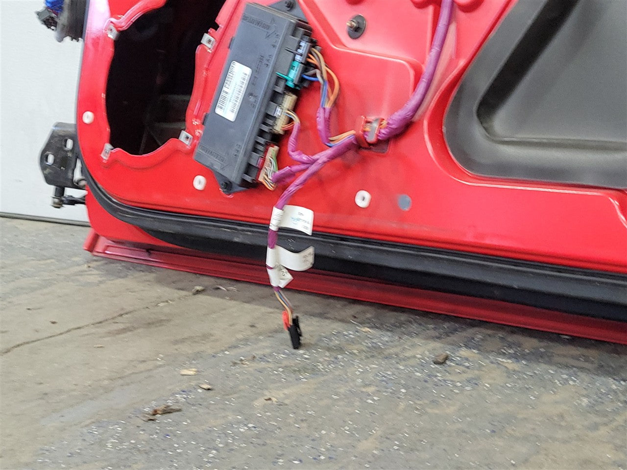 1999 CORVETTE RH PASSENGER FRONT DOOR RED 000 33890 - image 17