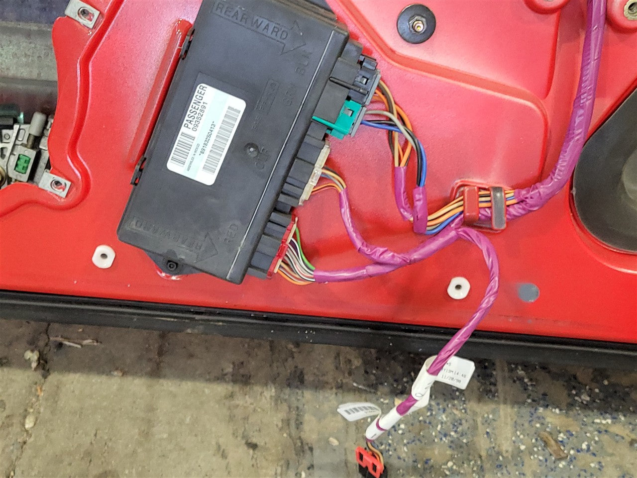1999 CORVETTE RH PASSENGER FRONT DOOR RED 000 33890 - image 18