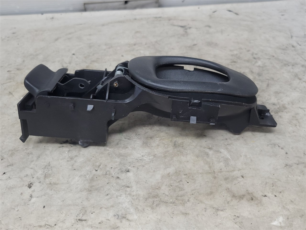 1999 CORVETTE LH DRIVER INTERIOR DOOR HANDLE 33895 - image 4