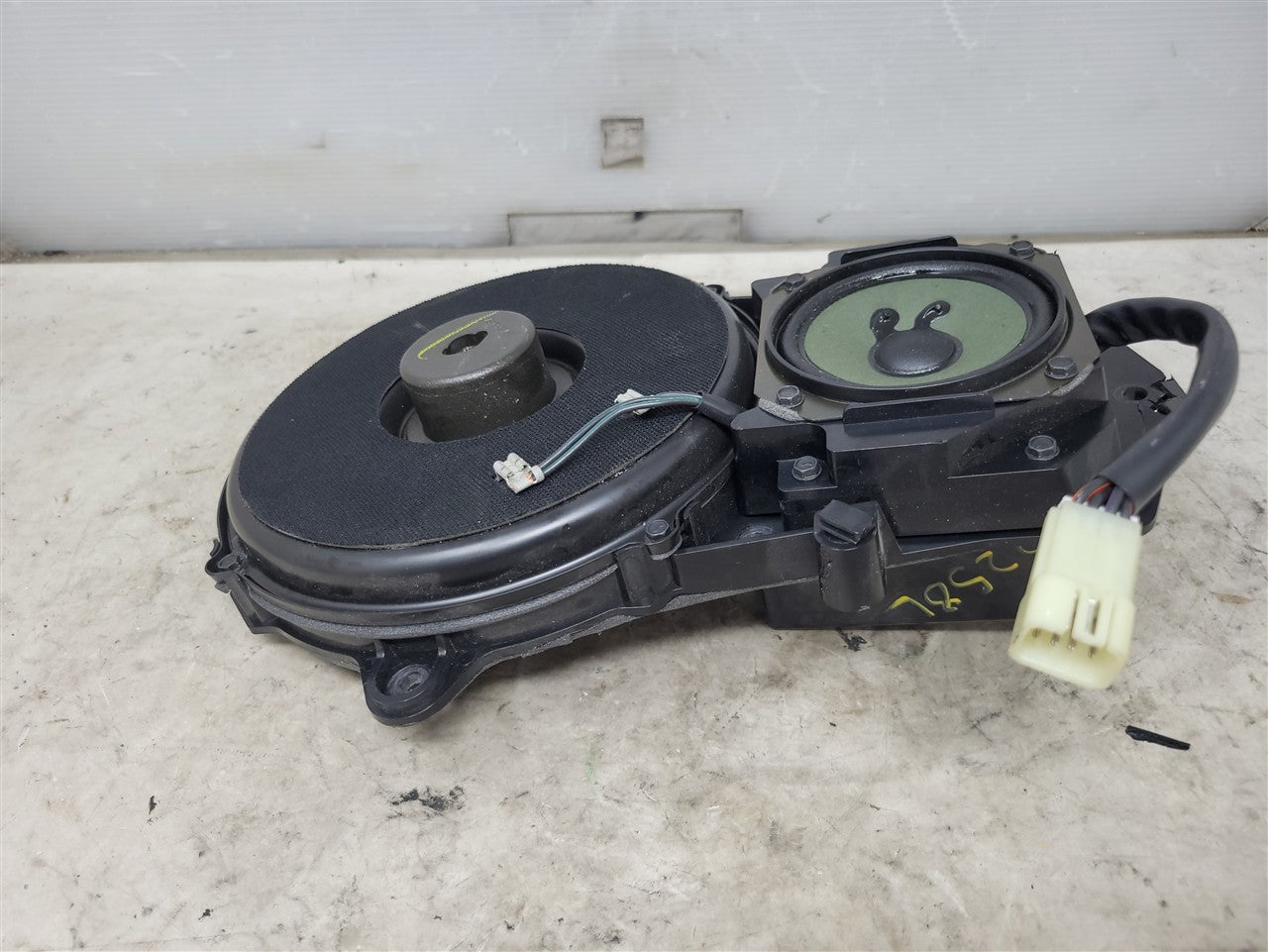 1999 CORVETTE FRONT DOOR BOSE SPEAKER 10290826 33899 - image 4