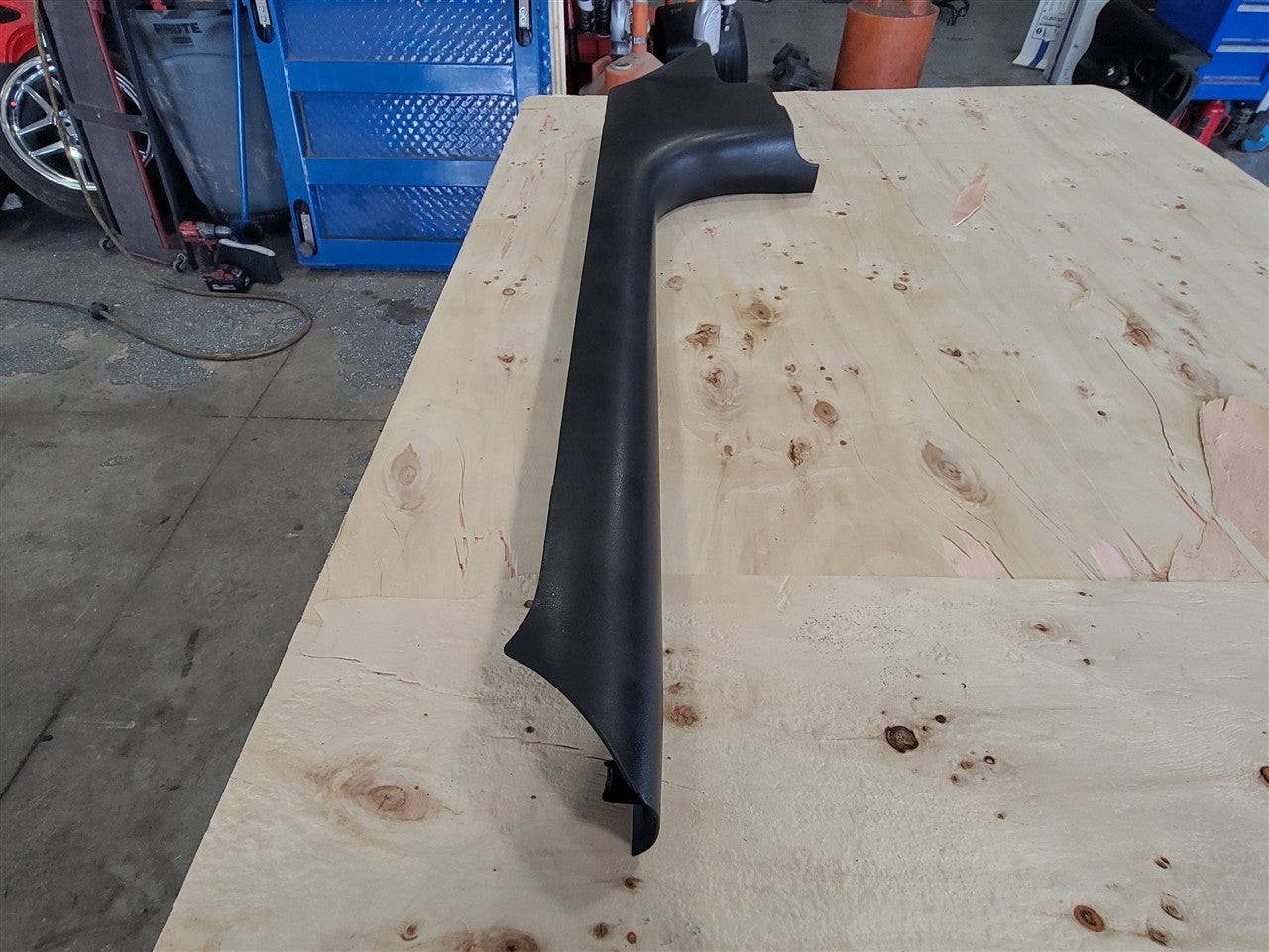 1999 CORVETTE RH PASSENGER DOOR SILL TRIM PLATE 33908 - image 3