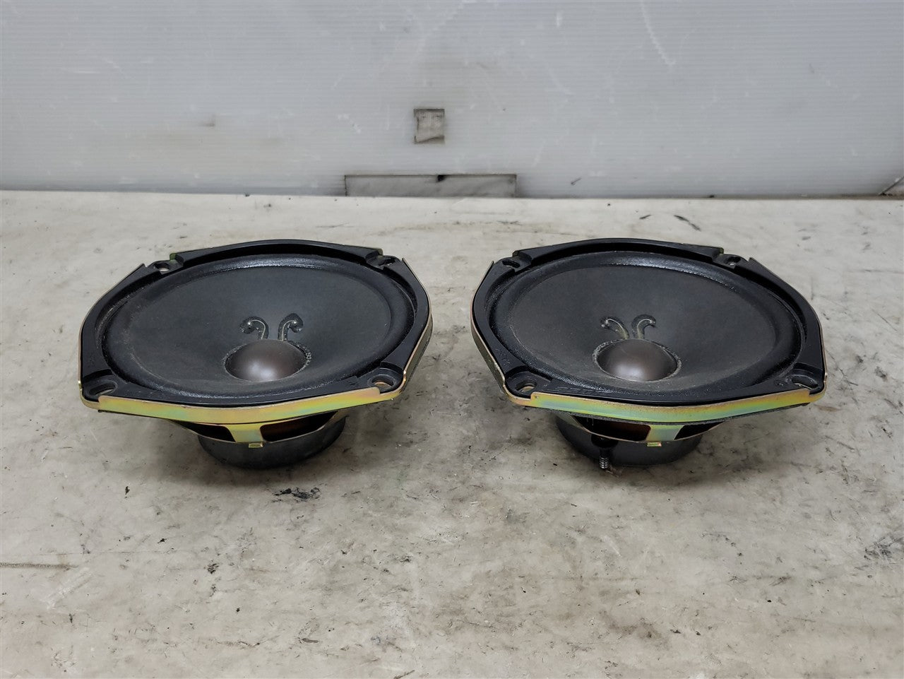 1999 CORVETTE REAR BOSE SPEAKERS PAIR 10290828 64K 33909 - image 2