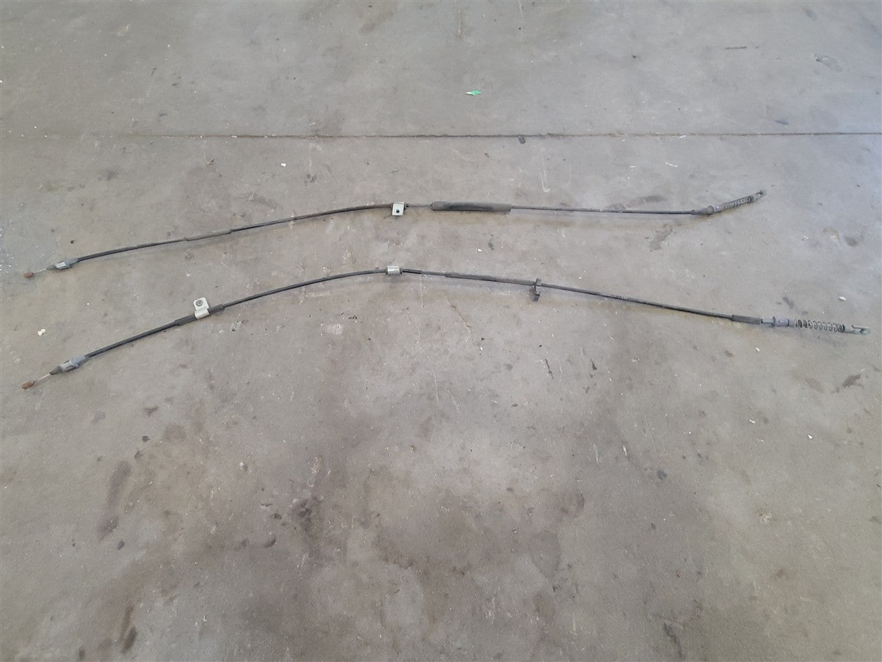 1999 CORVETTE REAR PARKING BRAKE CABLES PAIR 33910 - image 2
