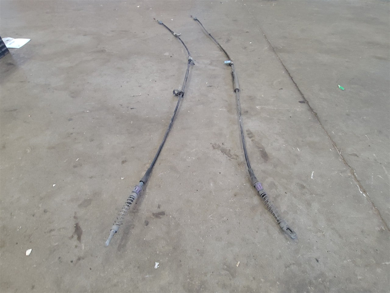 1999 CORVETTE REAR PARKING BRAKE CABLES PAIR 33910 - image 3