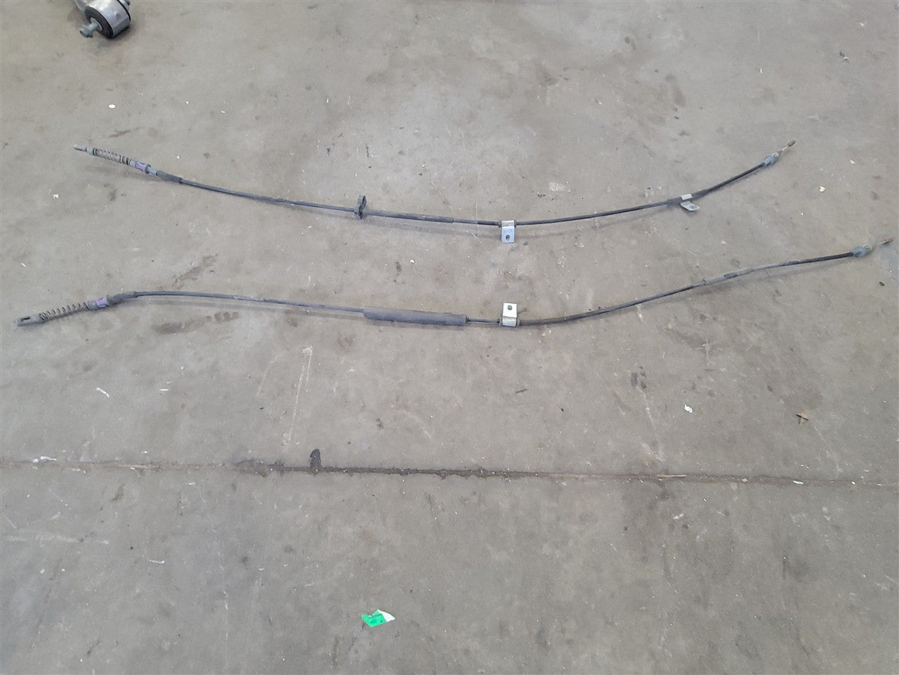 1999 CORVETTE REAR PARKING BRAKE CABLES PAIR 33910 - image 4