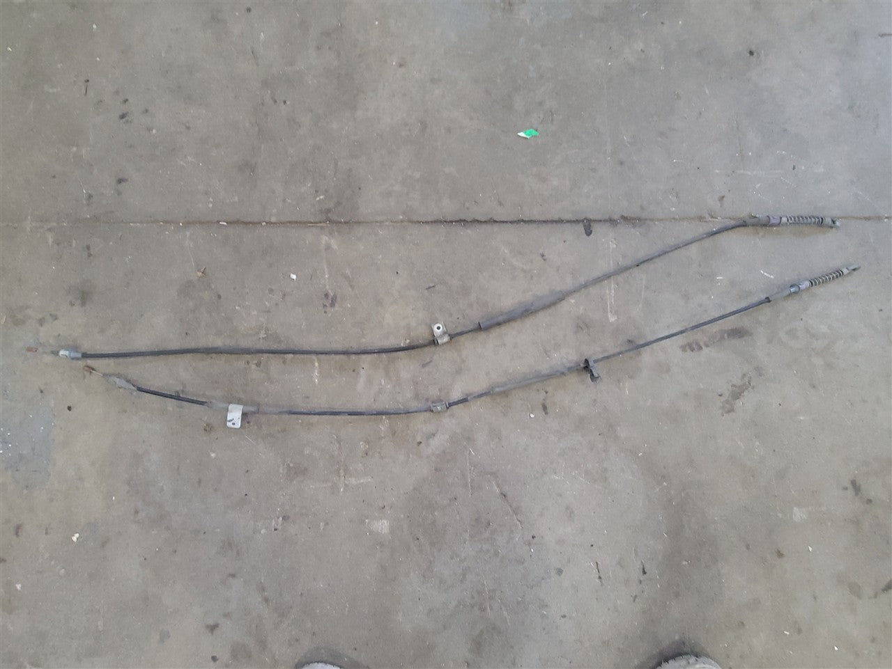 1999 CORVETTE REAR PARKING BRAKE CABLES PAIR 33910 - image 6