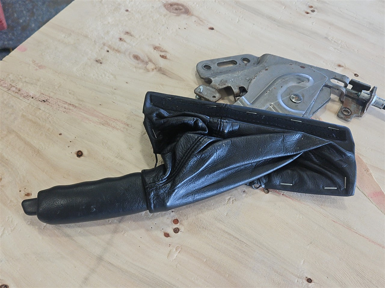 1999 CORVETTE E BRAKE HANDLE & BOOT 33911 - image 6