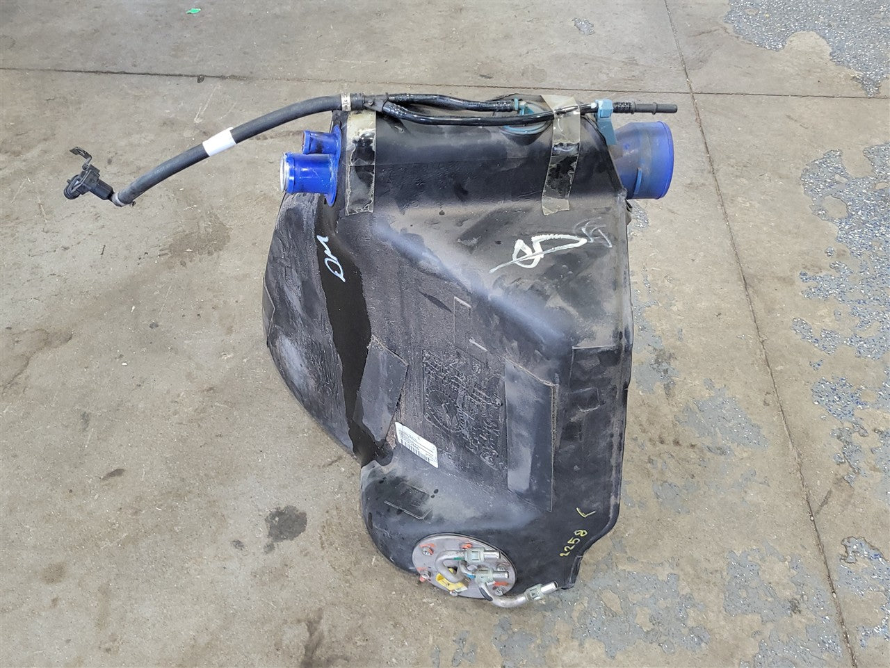 1999 CORVETTE LH FUEL TANK WITH FUEL PUMP 64K 33914 - image 1
