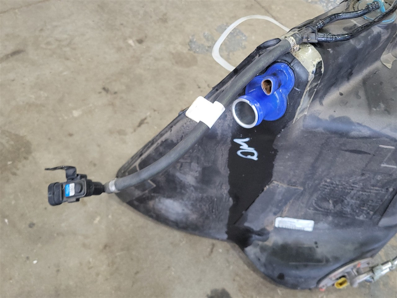 1999 CORVETTE LH FUEL TANK WITH FUEL PUMP 64K 33914 - image 4