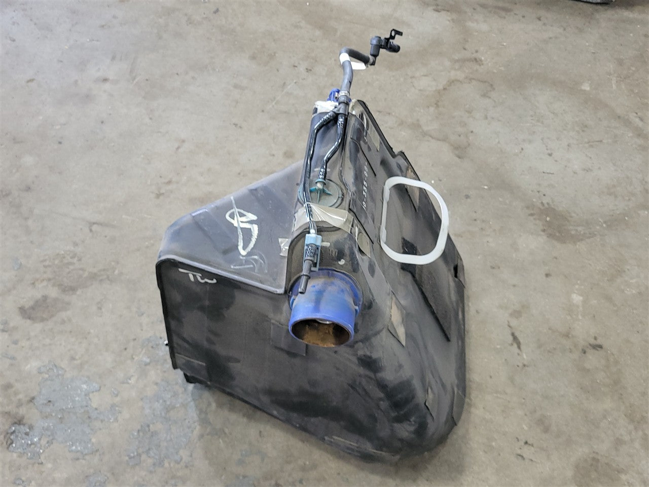 1999 CORVETTE LH FUEL TANK WITH FUEL PUMP 64K 33914 - image 7