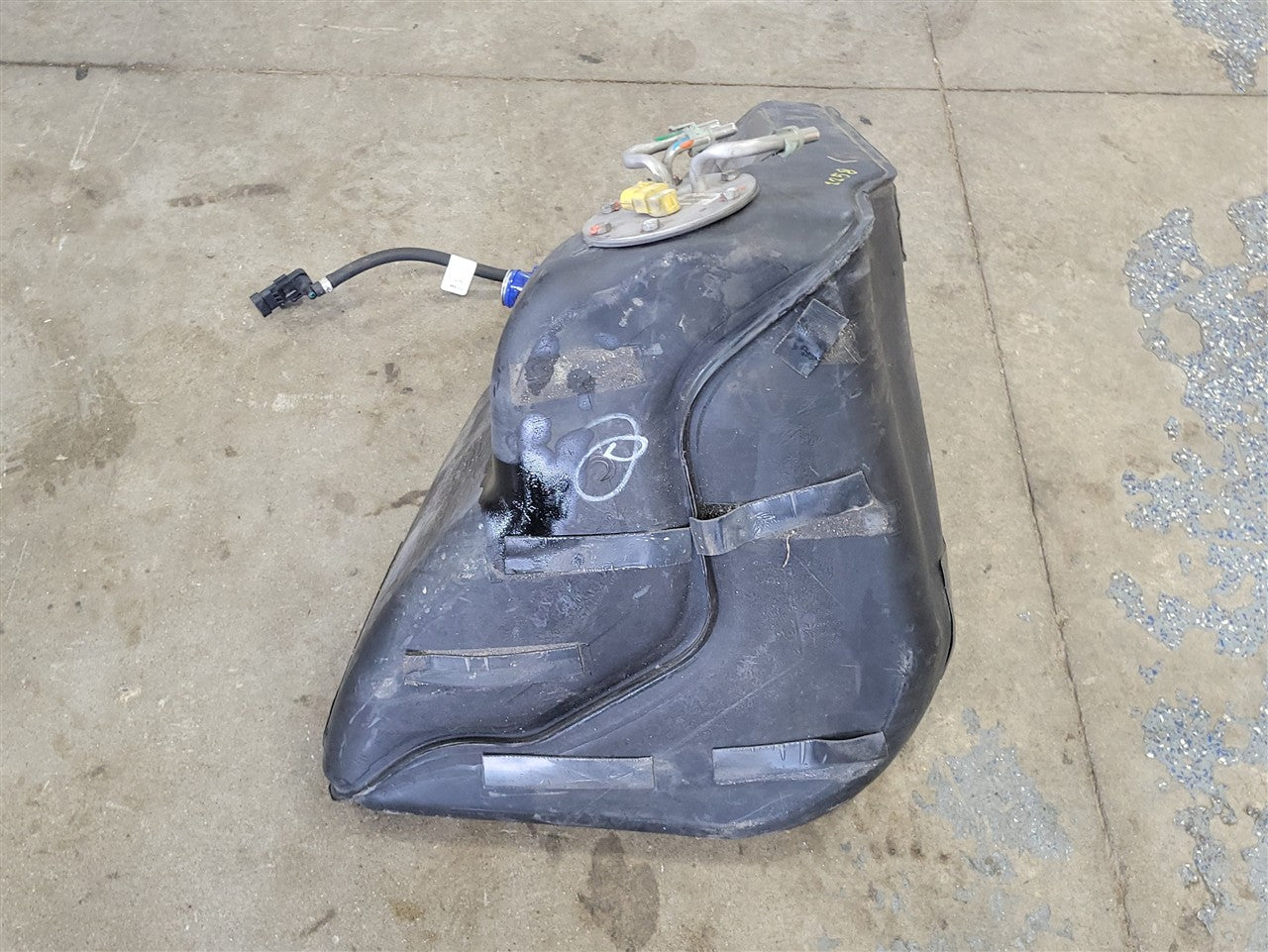 1999 CORVETTE LH FUEL TANK WITH FUEL PUMP 64K 33914 - image 9