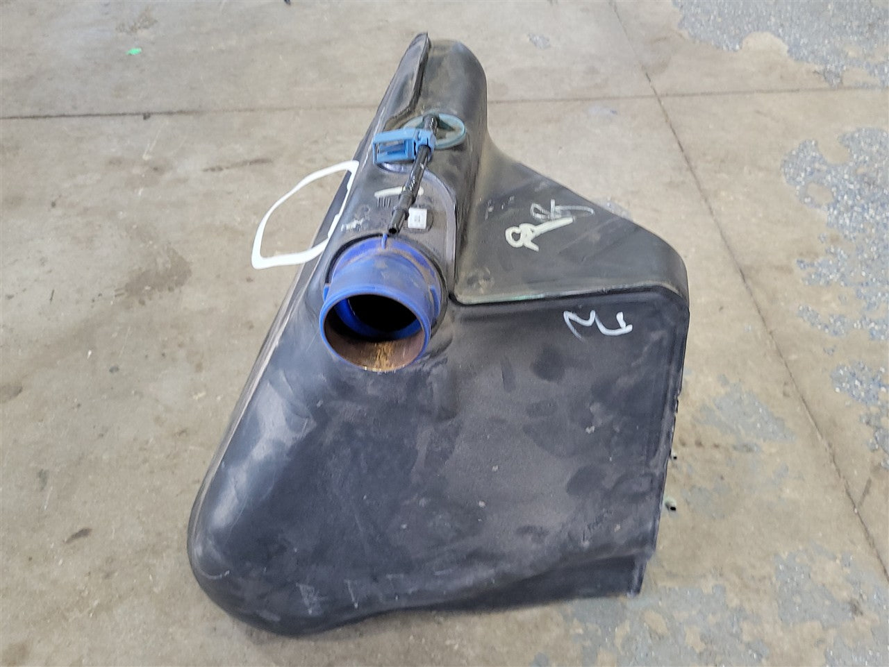 1999 CORVETTE RH FUEL TANK WITH CROSSOVER PUMP 64K 33915 - image 1