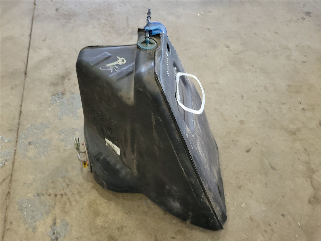1999 CORVETTE RH FUEL TANK WITH CROSSOVER PUMP 64K 33915 - image 3