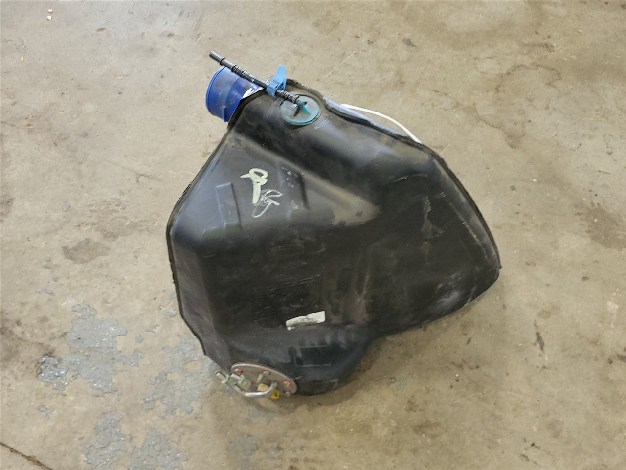 1999 CORVETTE RH FUEL TANK WITH CROSSOVER PUMP 64K 33915 - image 4