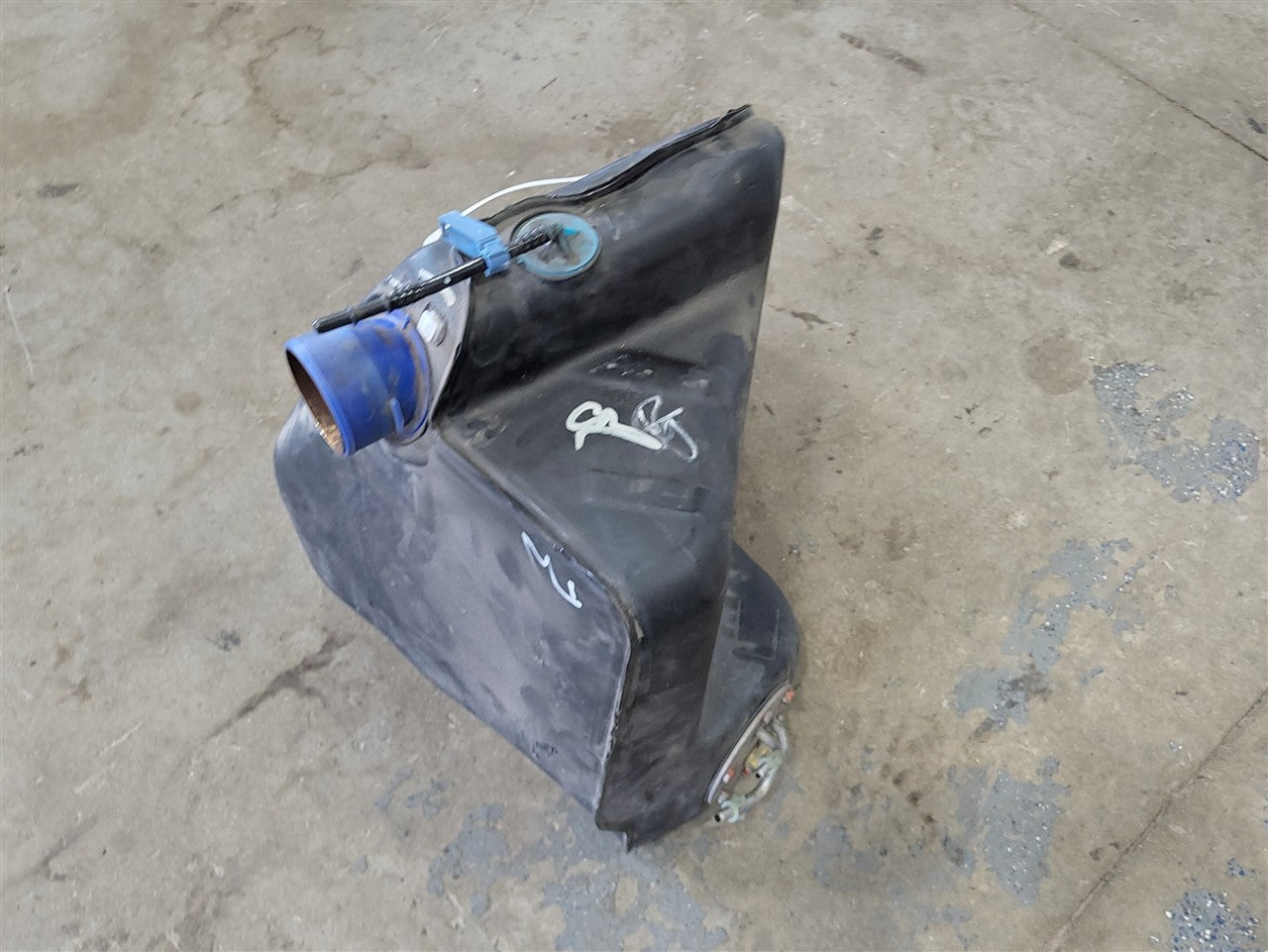 1999 CORVETTE RH FUEL TANK WITH CROSSOVER PUMP 64K 33915 - image 5