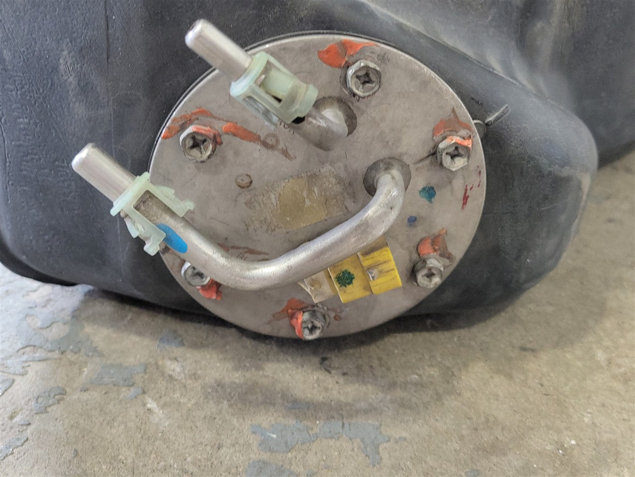 1999 CORVETTE RH FUEL TANK WITH CROSSOVER PUMP 64K 33915 - image 6