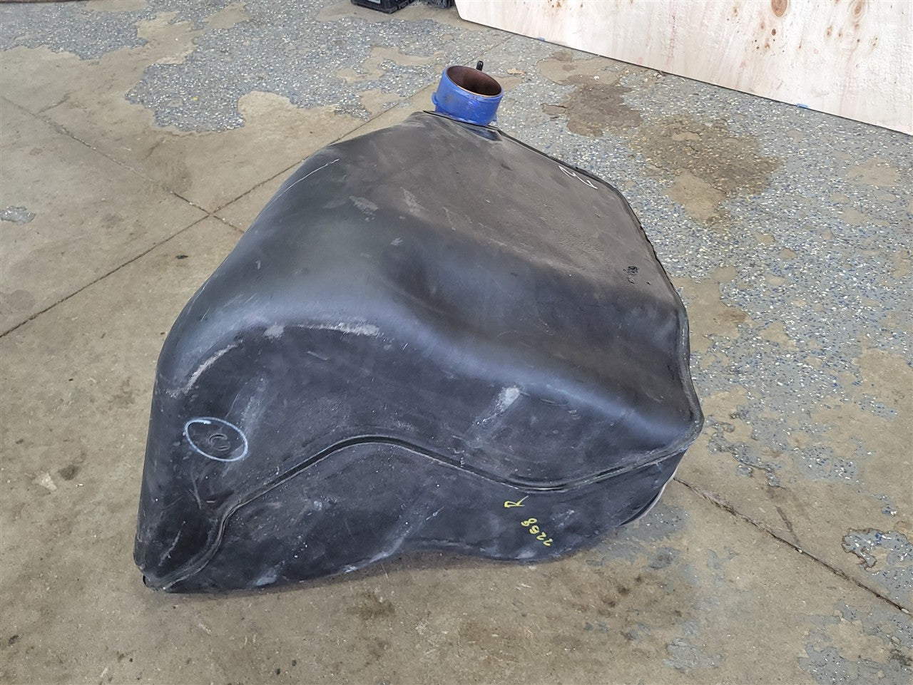 1999 CORVETTE RH FUEL TANK WITH CROSSOVER PUMP 64K 33915 - image 9