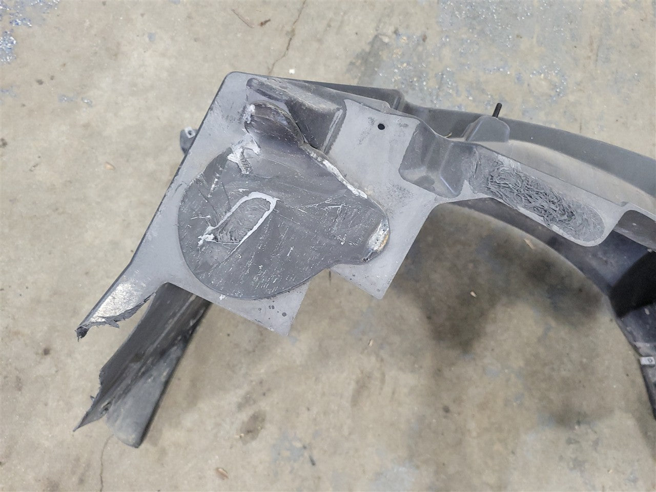 1999 CORVETTE RH PASSENGER INNER FENDER STRUCTURE 33916 - image 10