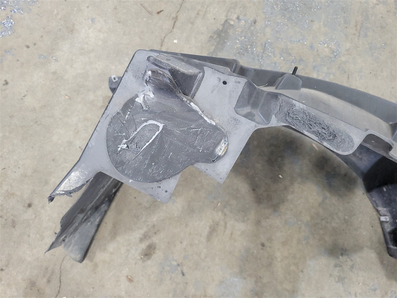1999 CORVETTE RH PASSENGER INNER FENDER STRUCTURE 33916 - image 11