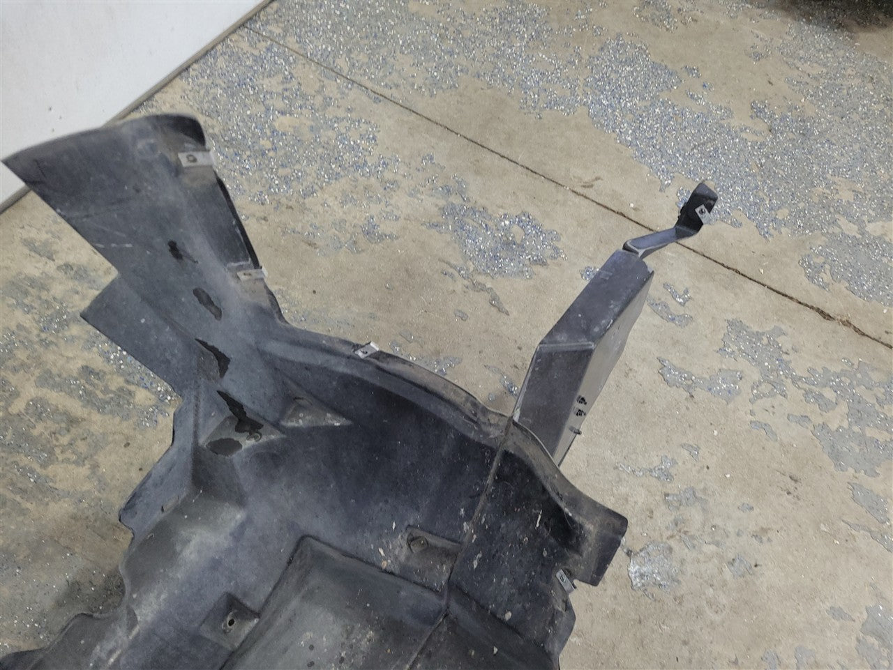 1999 CORVETTE RH PASSENGER INNER FENDER STRUCTURE 33916 - image 14