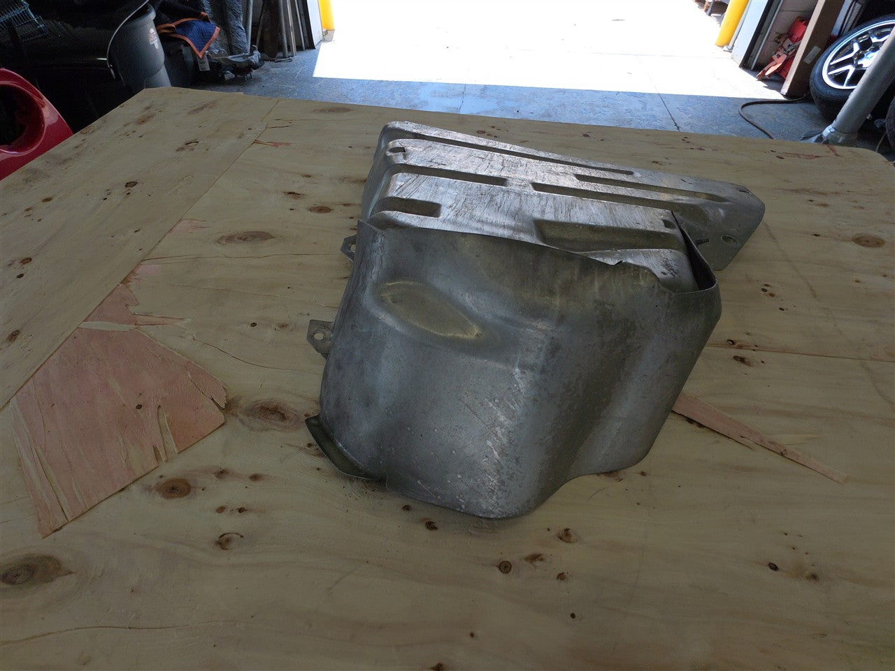 1999 CORVETTE LH FUEL TANK SHIELD STRAP 10410938 33922 - image 8