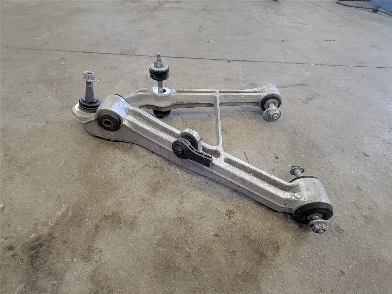 1999 CORVETTE LH DRIVER REAR LOWER CONTROL ARM 64K 33923 - image 2