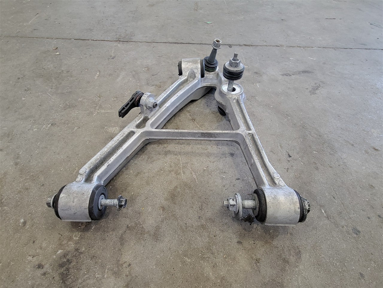 1999 CORVETTE LH DRIVER REAR LOWER CONTROL ARM 64K 33923 - image 3