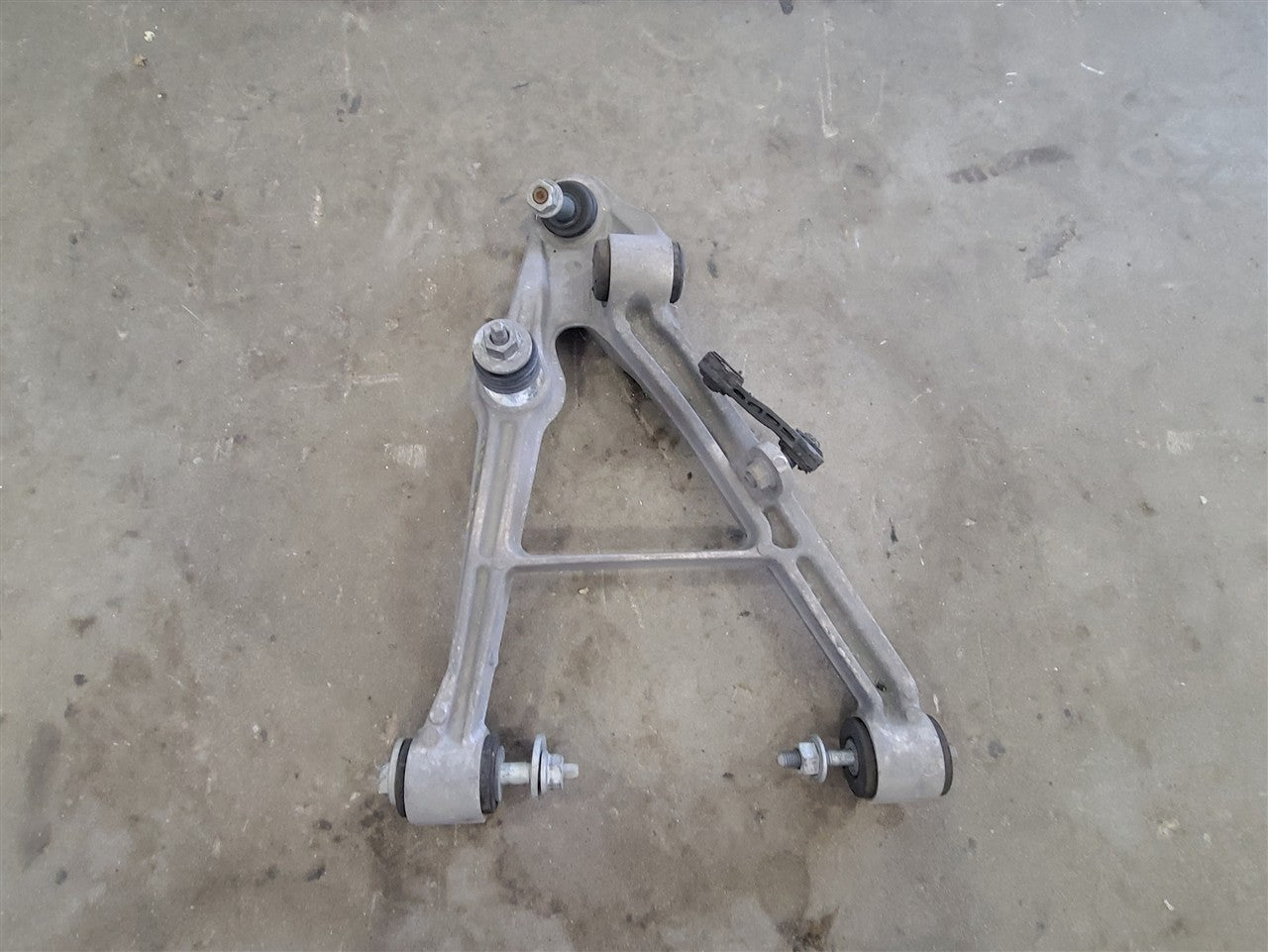 1999 CORVETTE RH REAR LOWER CONTROL ARM 64K 33924 - image 1