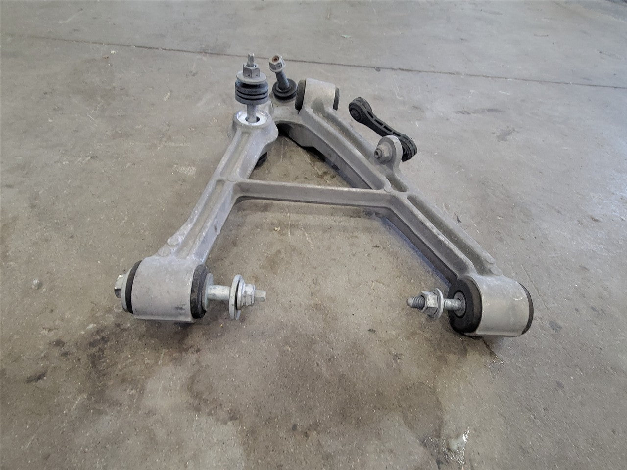 1999 CORVETTE RH REAR LOWER CONTROL ARM 64K 33924 - image 2