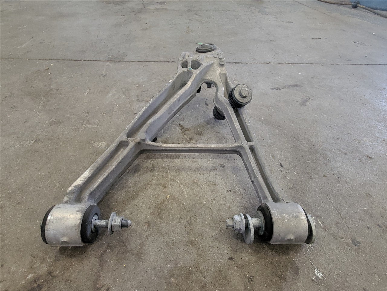 1999 CORVETTE RH REAR LOWER CONTROL ARM 64K 33924 - image 7