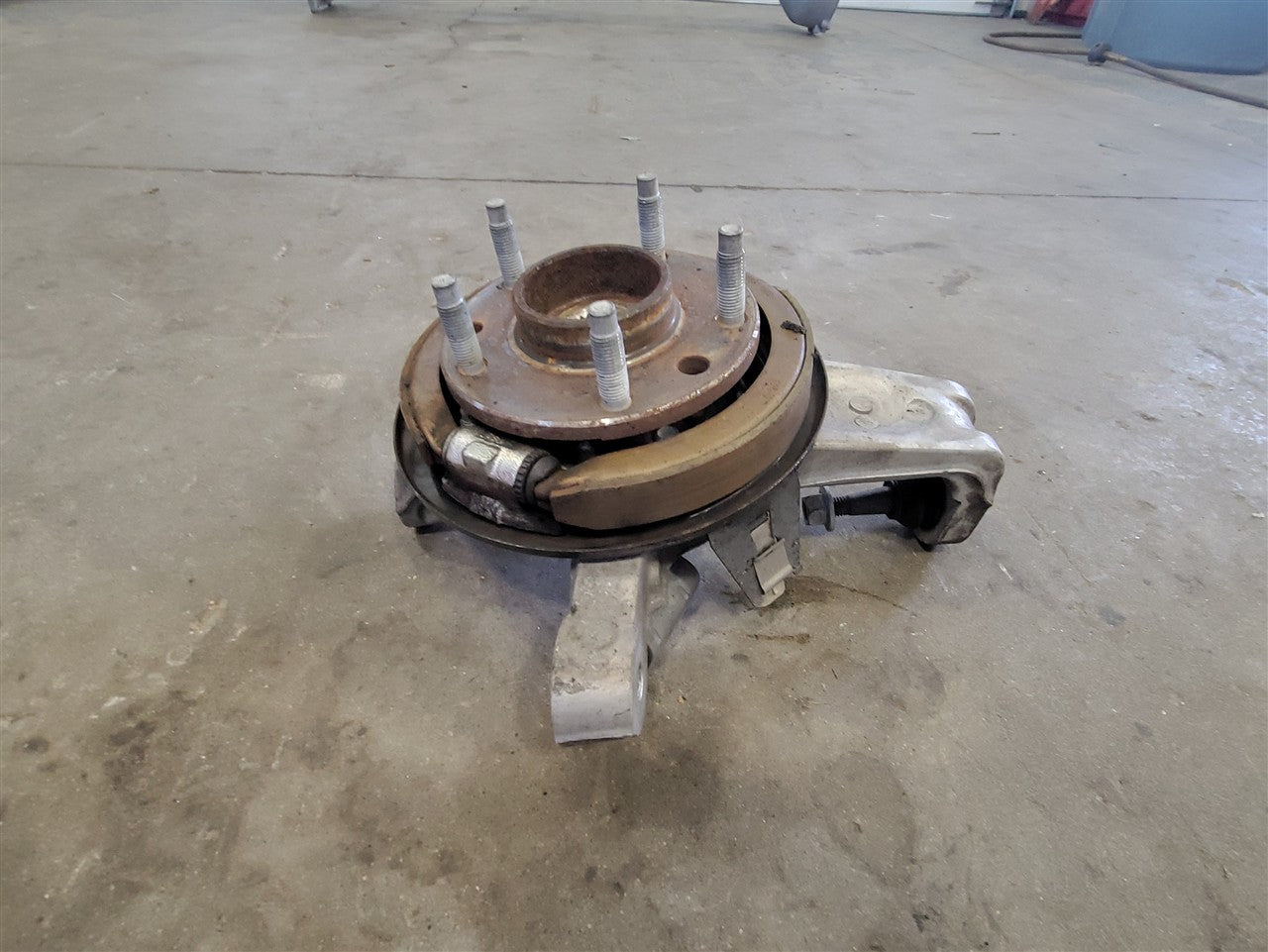 1999 CORVETTE LH DRIVER REAR SPINDLE & HUB 64K 33927 - image 1