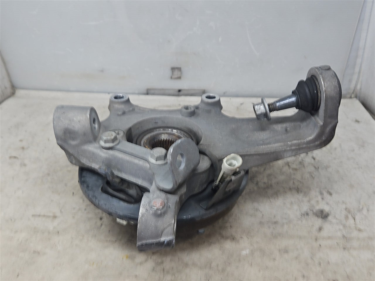 1999 CORVETTE RH PASSENGER REAR SPINDLE & HUB 64K 33928 - image 2