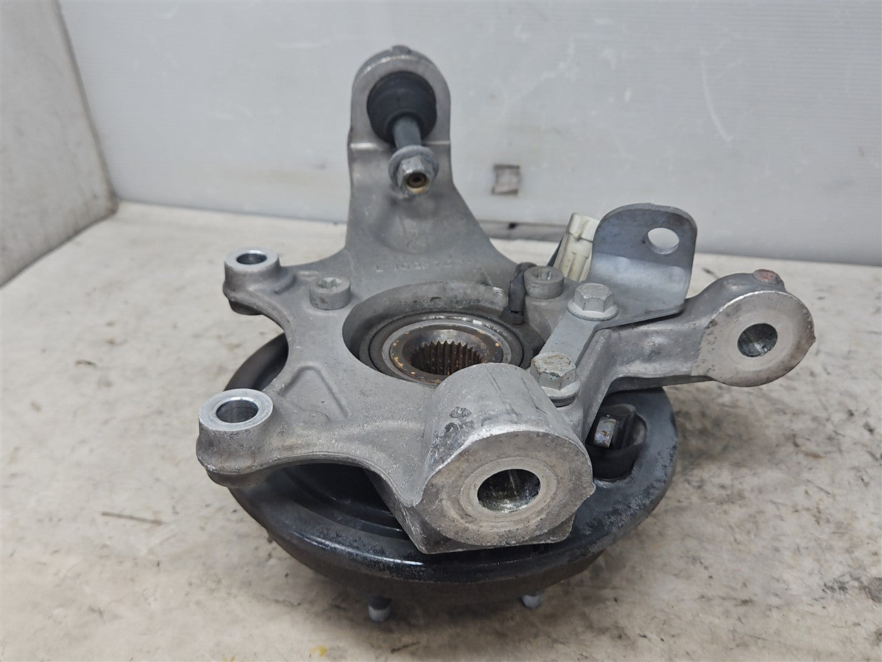 1999 CORVETTE RH PASSENGER REAR SPINDLE & HUB 64K 33928 - image 3