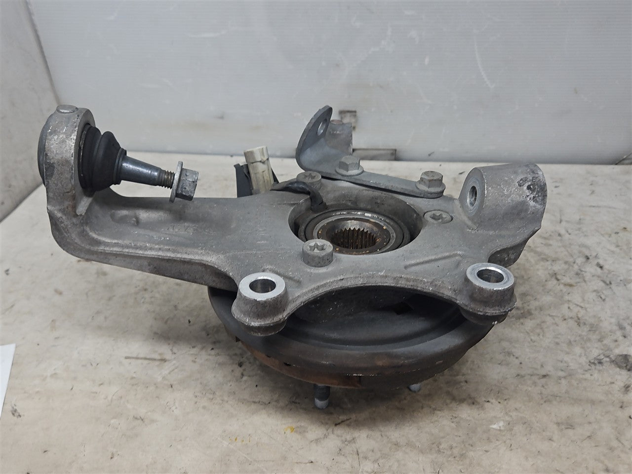 1999 CORVETTE RH PASSENGER REAR SPINDLE & HUB 64K 33928 - image 4