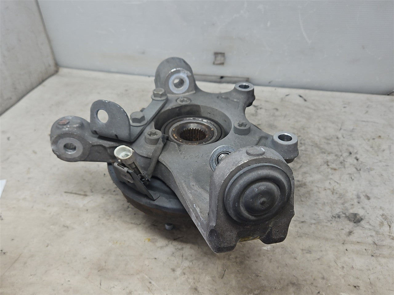 1999 CORVETTE RH PASSENGER REAR SPINDLE & HUB 64K 33928 - image 5