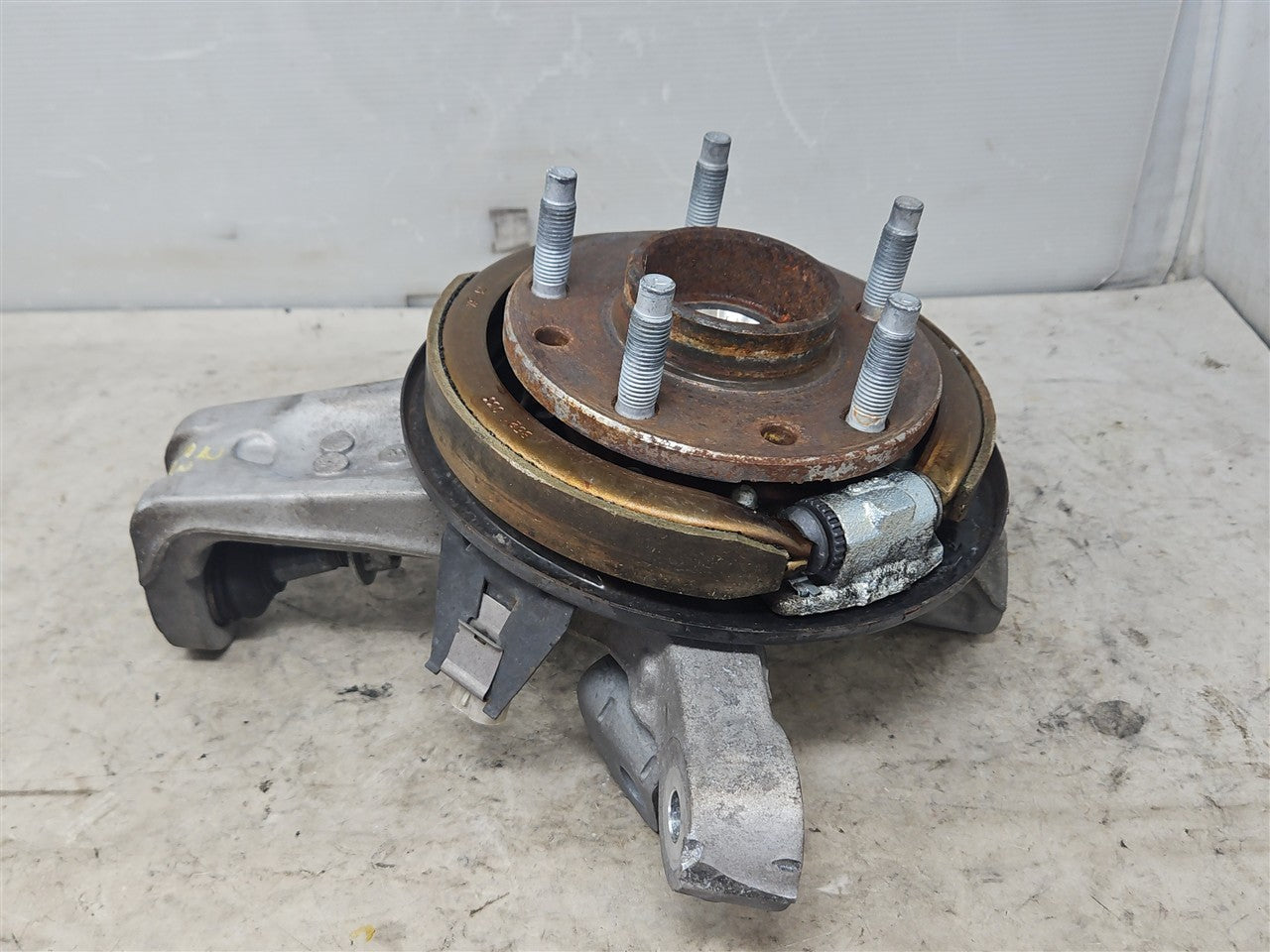 1999 CORVETTE RH PASSENGER REAR SPINDLE & HUB 64K 33928 - image 8