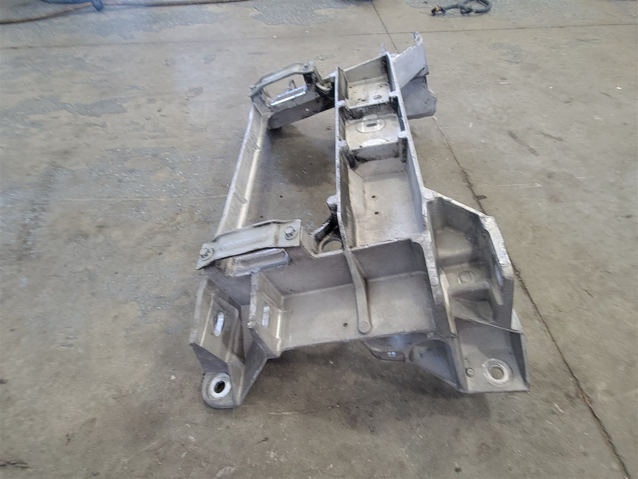 1999 CORVETTE REAR SUSPENSION CROSSMEMBER BARE 64K 33930 - image 9