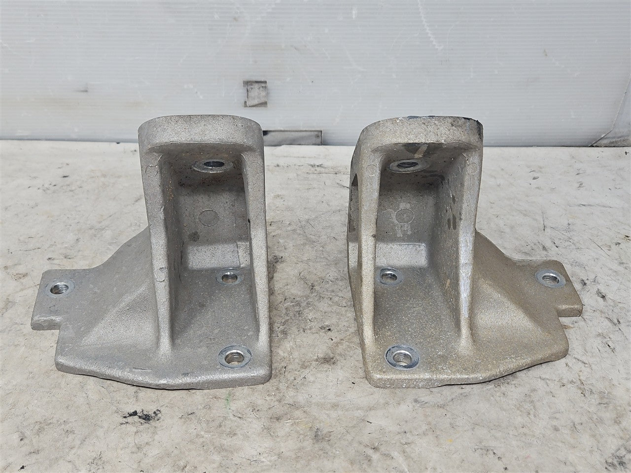 1999 CORVETTE ENGINE MOUNT STAND 10260642 10260643 33933 - image 1