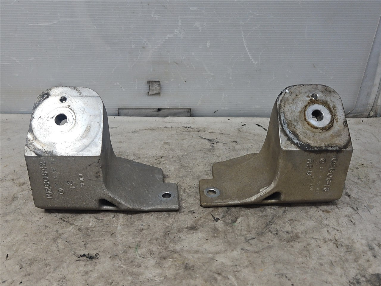 1999 CORVETTE ENGINE MOUNT STAND 10260642 10260643 33933 - image 2