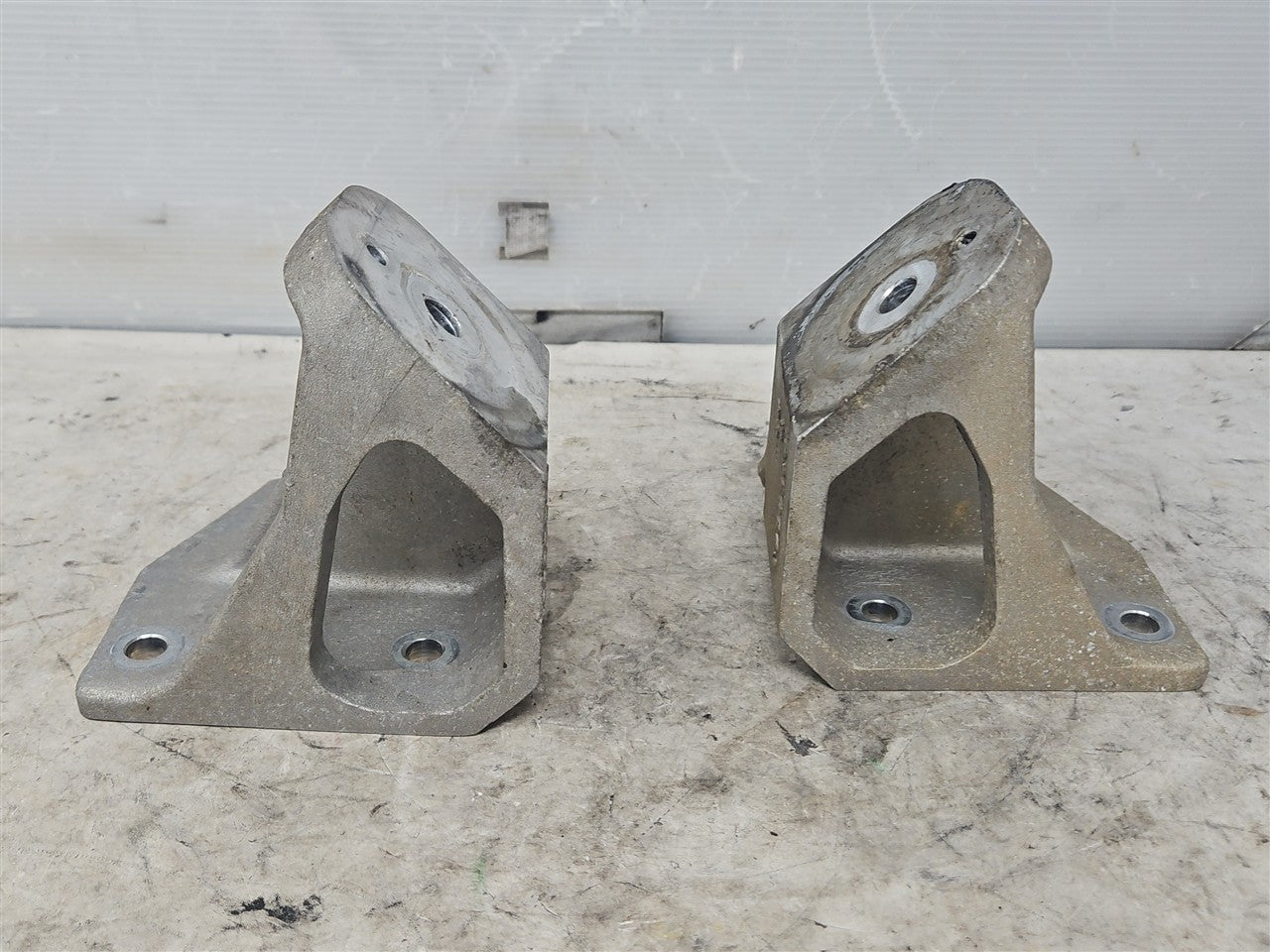 1999 CORVETTE ENGINE MOUNT STAND 10260642 10260643 33933 - image 3